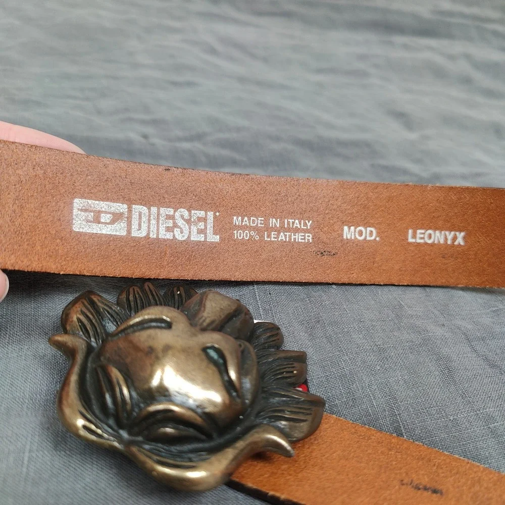 Vintage Y2K Diesel Lion Buckle‎ Belt Brown Leather Mens Size 80 Made in Italy